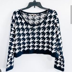 Houndstooth Cropped Sweater